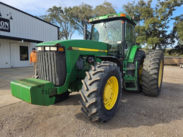 Image of John Deere 8400 equipment image 1