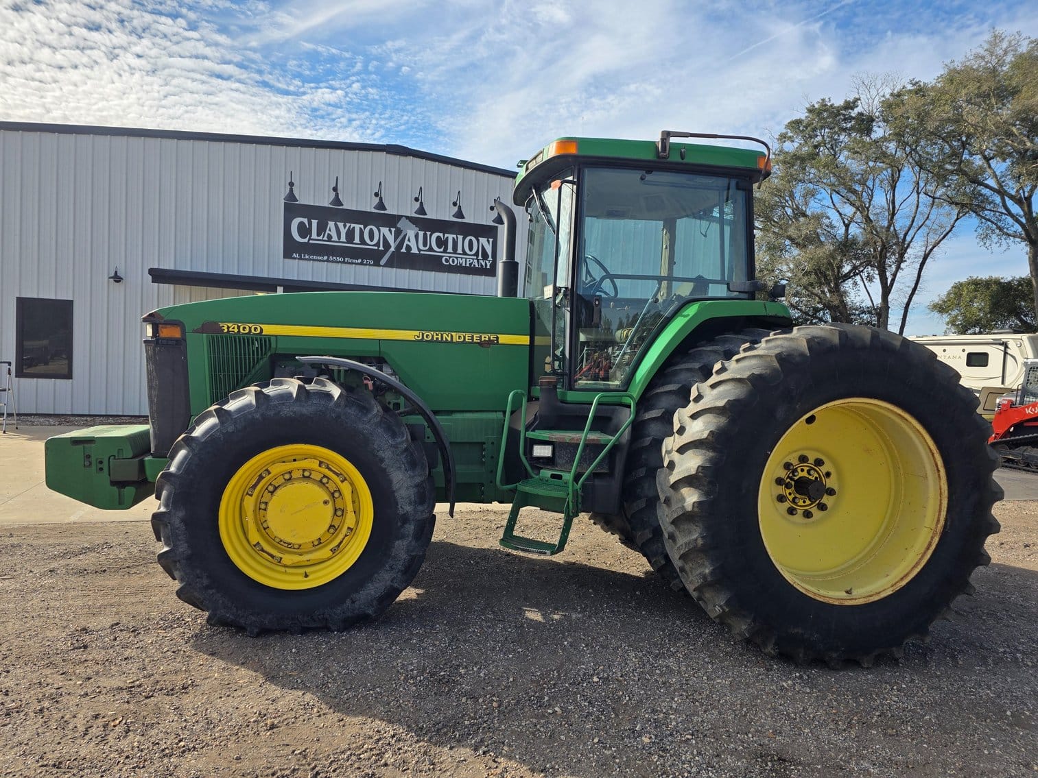 John Deere 8400 Equipment Image0