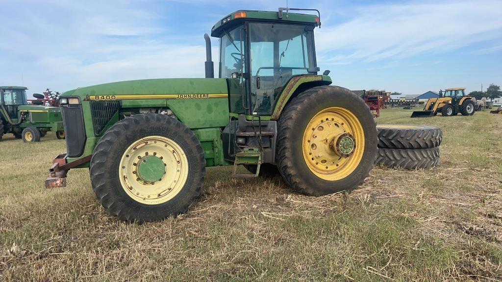 Image of John Deere 8400 Primary image