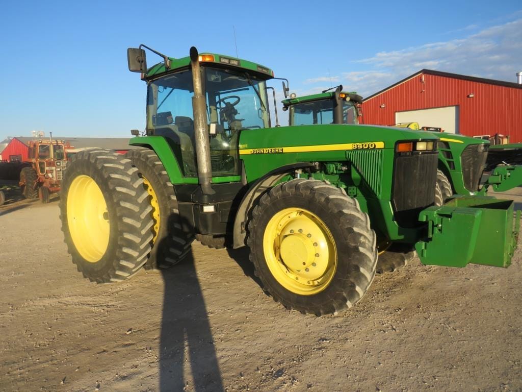 John Deere 8400 Equipment Image0