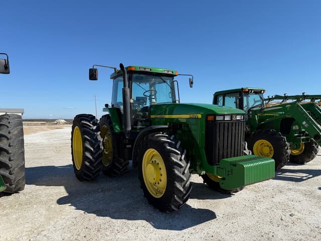 Image of John Deere 8400 equipment image 2