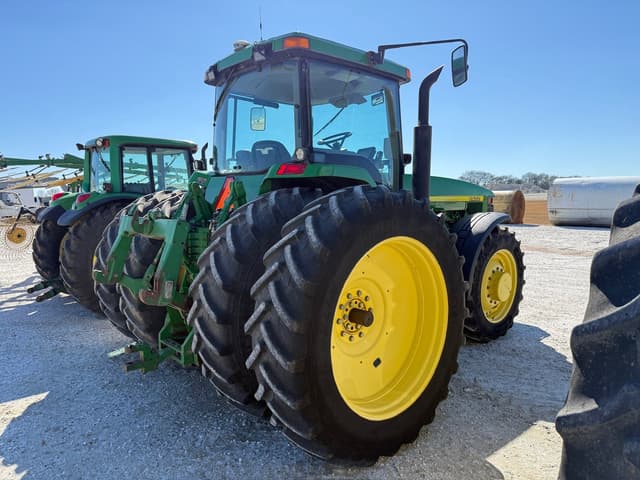 Image of John Deere 8400 equipment image 1