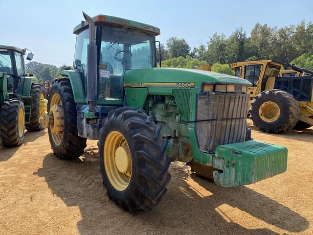 Image of John Deere 8400 equipment image 3