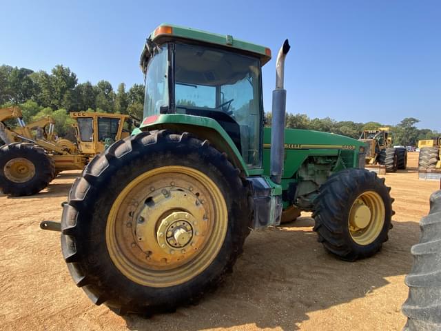 Image of John Deere 8400 equipment image 2