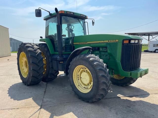 Image of John Deere 8400 equipment image 2