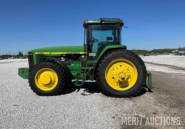 Image of John Deere 8400 equipment image 1