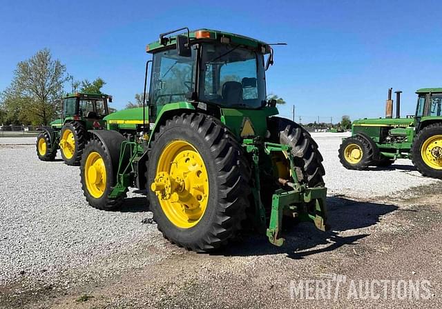 Image of John Deere 8400 equipment image 2