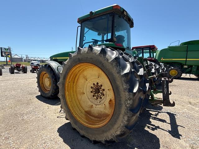 Image of John Deere 8400 equipment image 3