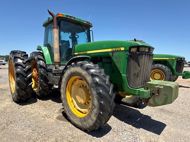 Image of John Deere 8400 equipment image 1