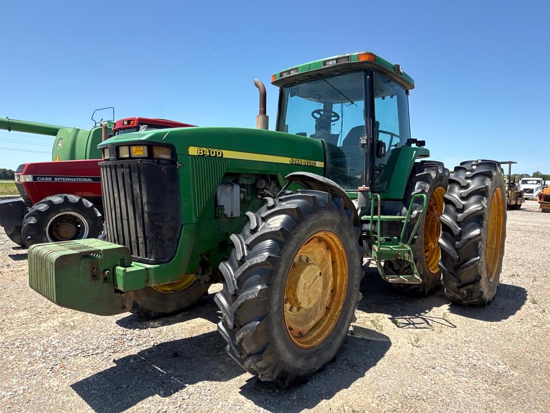 Image of John Deere 8400 Primary image