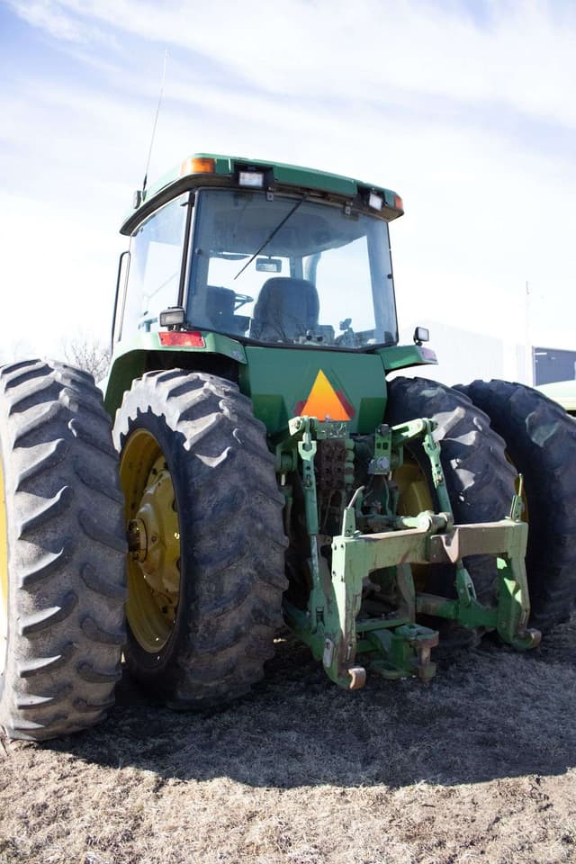 Image of John Deere 8400 equipment image 4