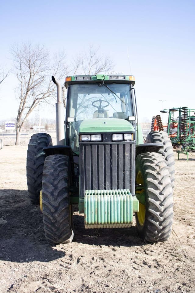 Image of John Deere 8400 equipment image 1
