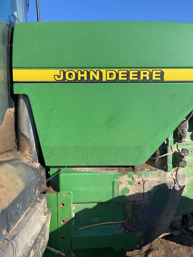 Image of John Deere 8400 equipment image 4