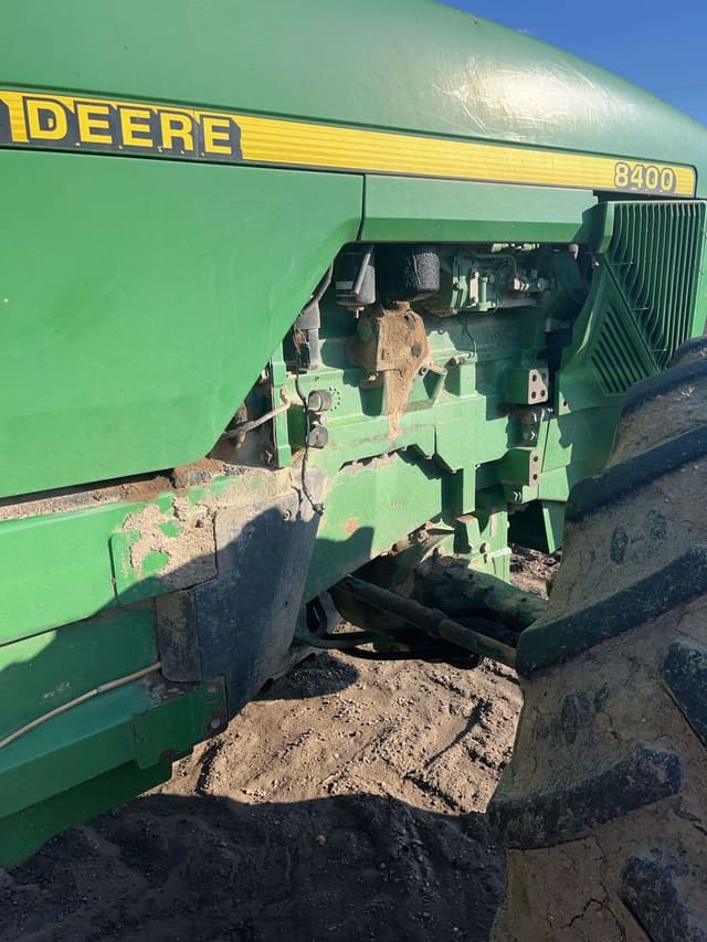 Image of John Deere 8400 equipment image 3