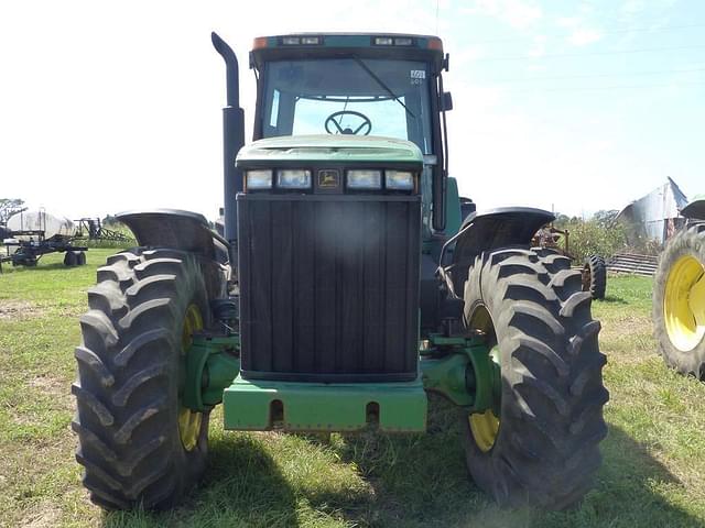 Image of John Deere 8400 equipment image 2