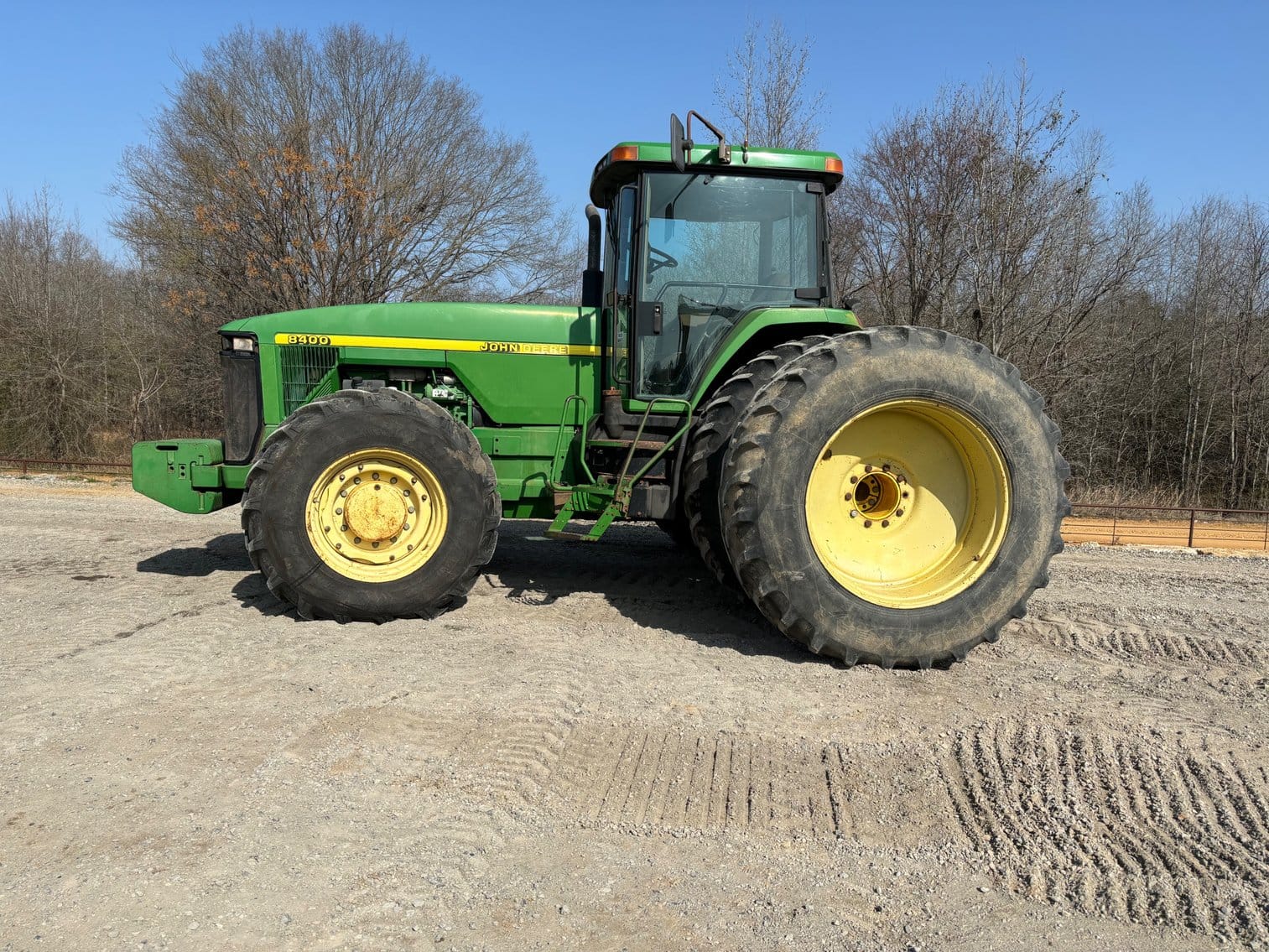 John Deere 8400 Equipment Image0