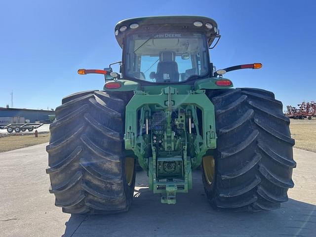 Image of John Deere 8400R equipment image 4