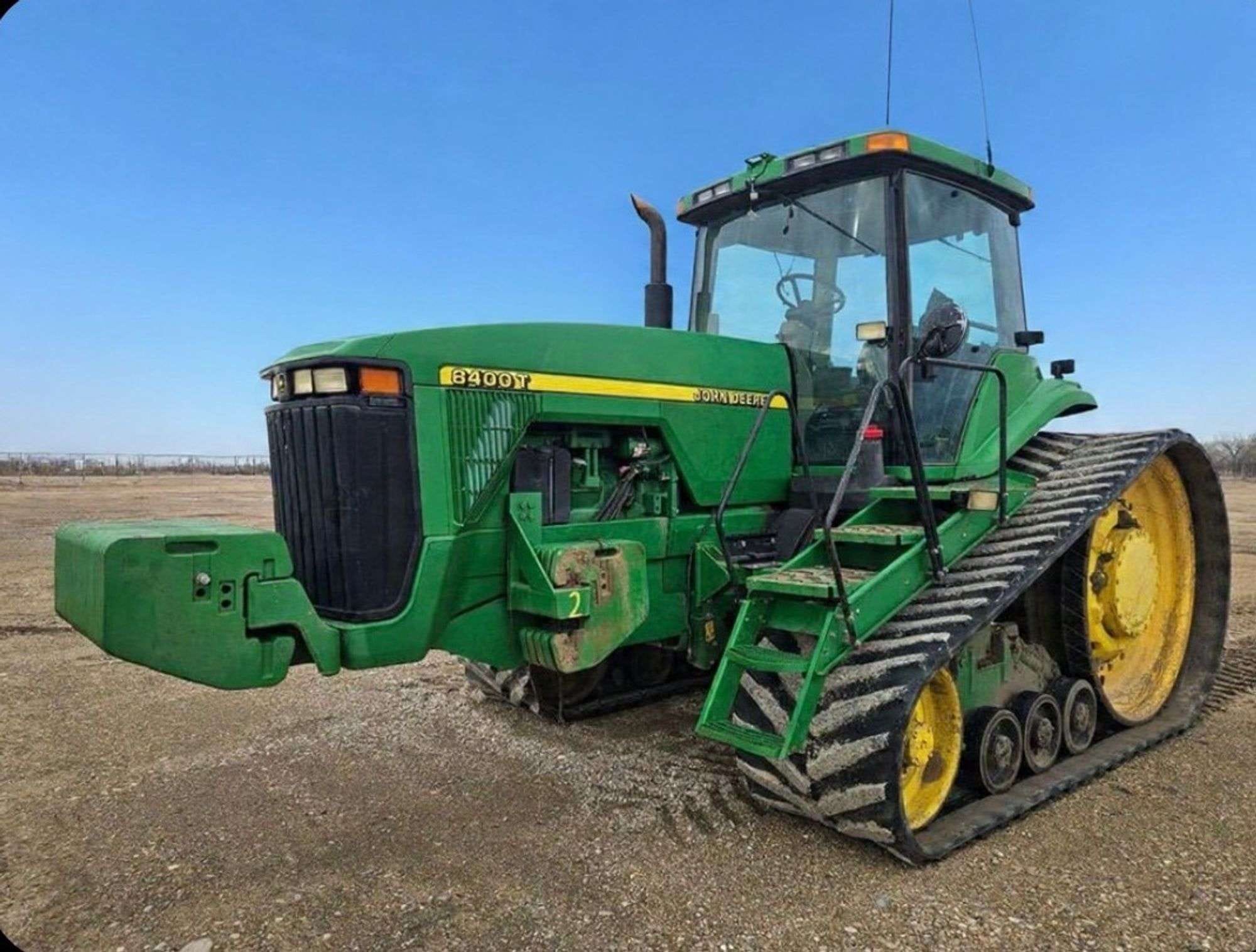 John Deere 8400T Equipment Image0