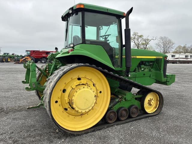 Image of John Deere 8400T equipment image 3