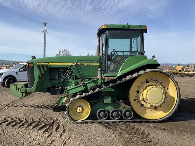 Image of John Deere 8400T equipment image 3