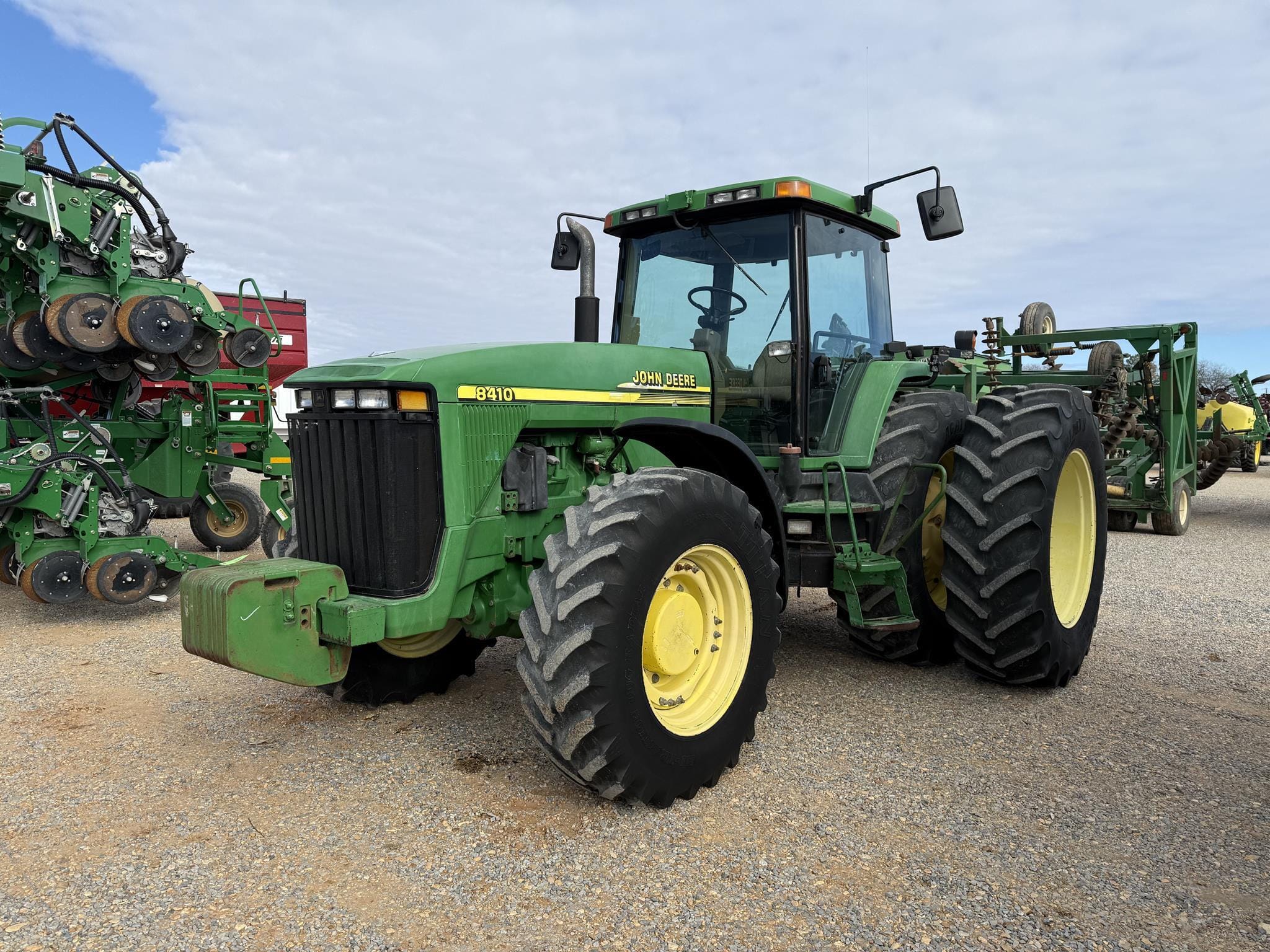 John Deere 8410 Equipment Image0