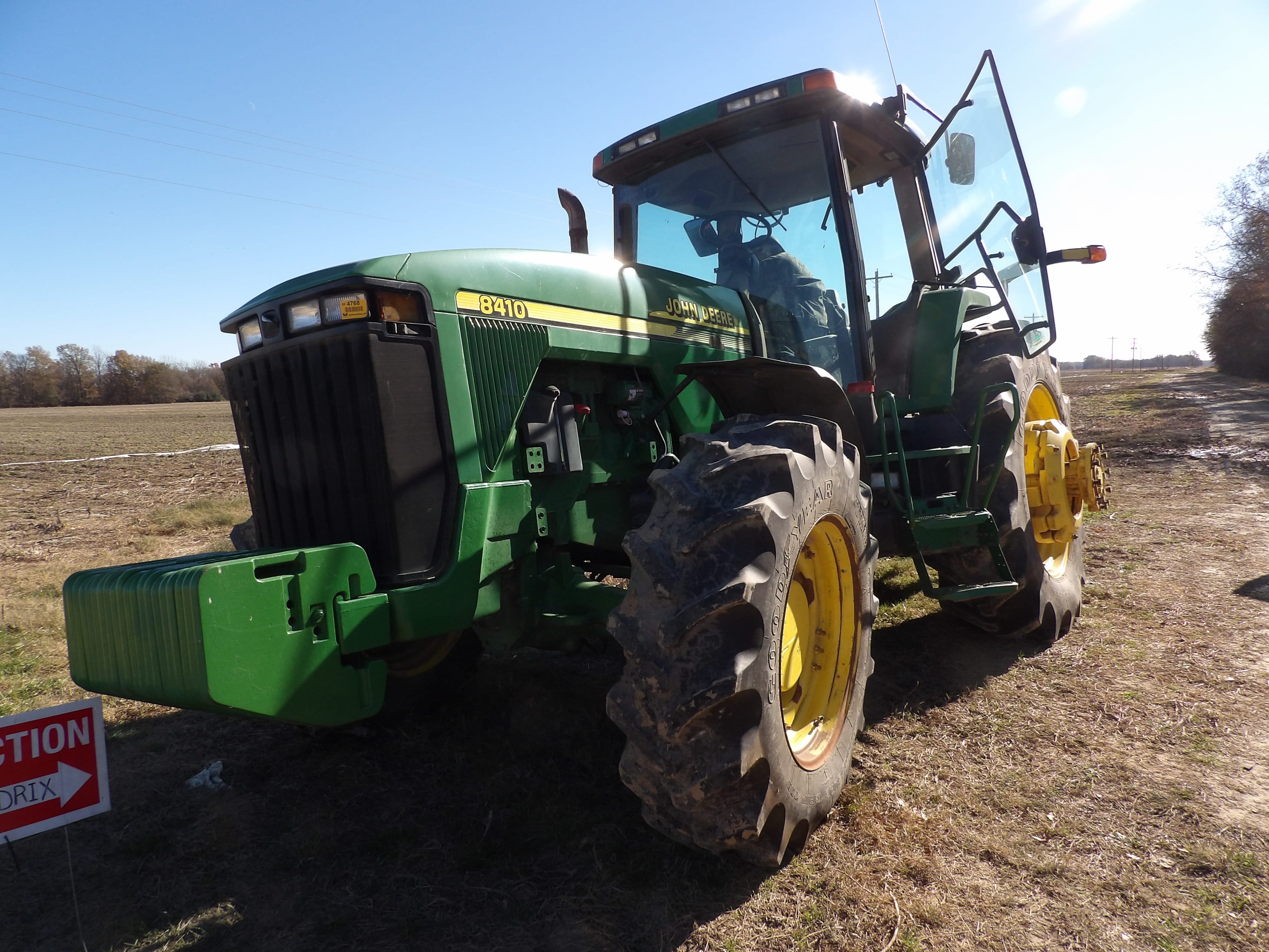 Main image John Deere 8410