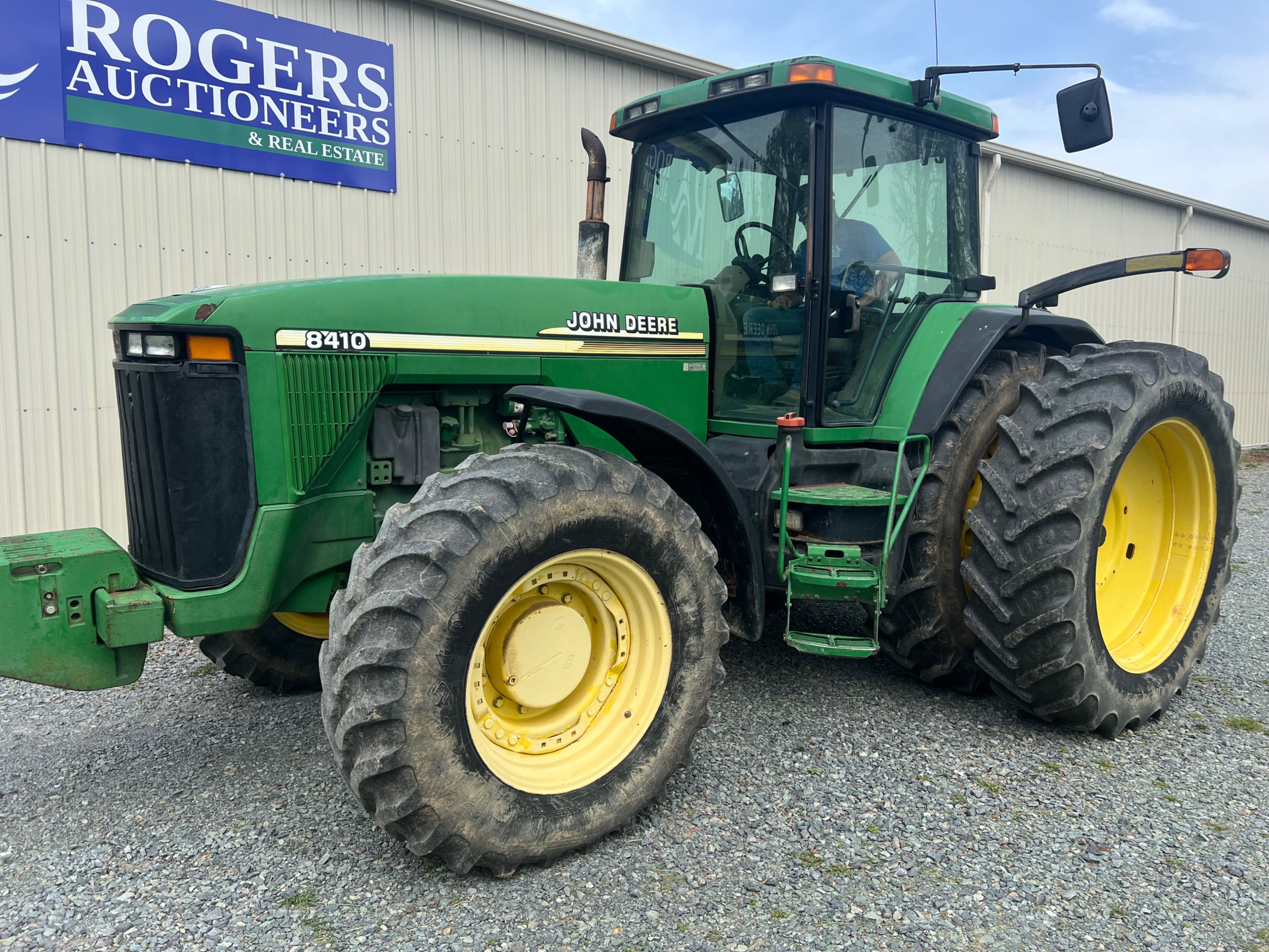 Main image John Deere 8410