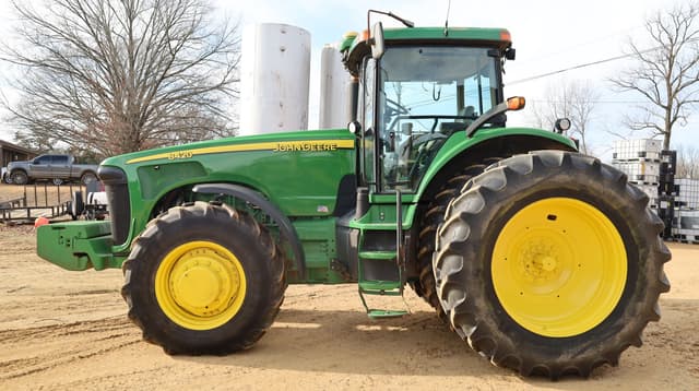 Image of John Deere 8420 equipment image 4