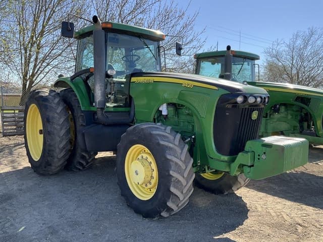 Image of John Deere 8420 equipment image 2