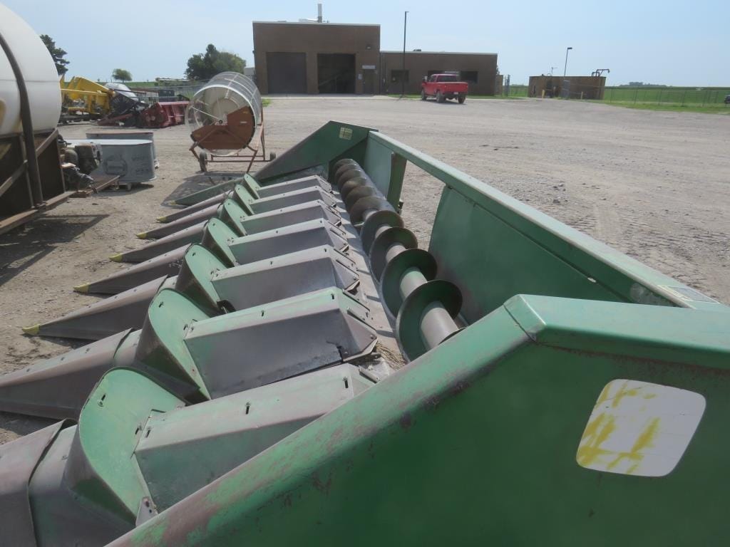 John Deere 843 Equipment Image0