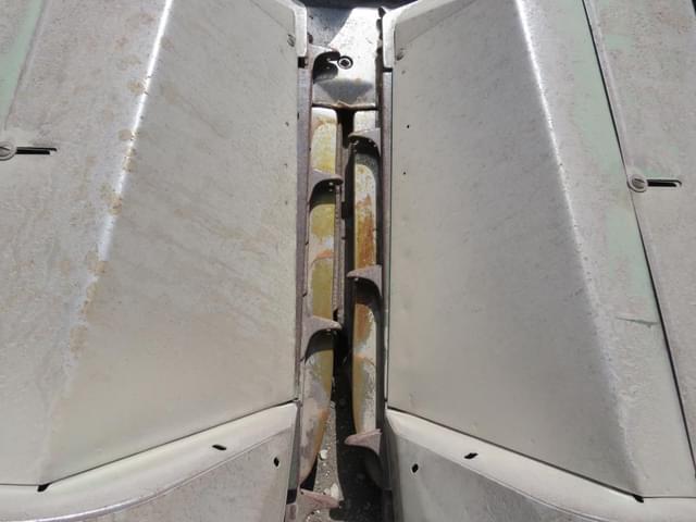 Image of John Deere 843 equipment image 3
