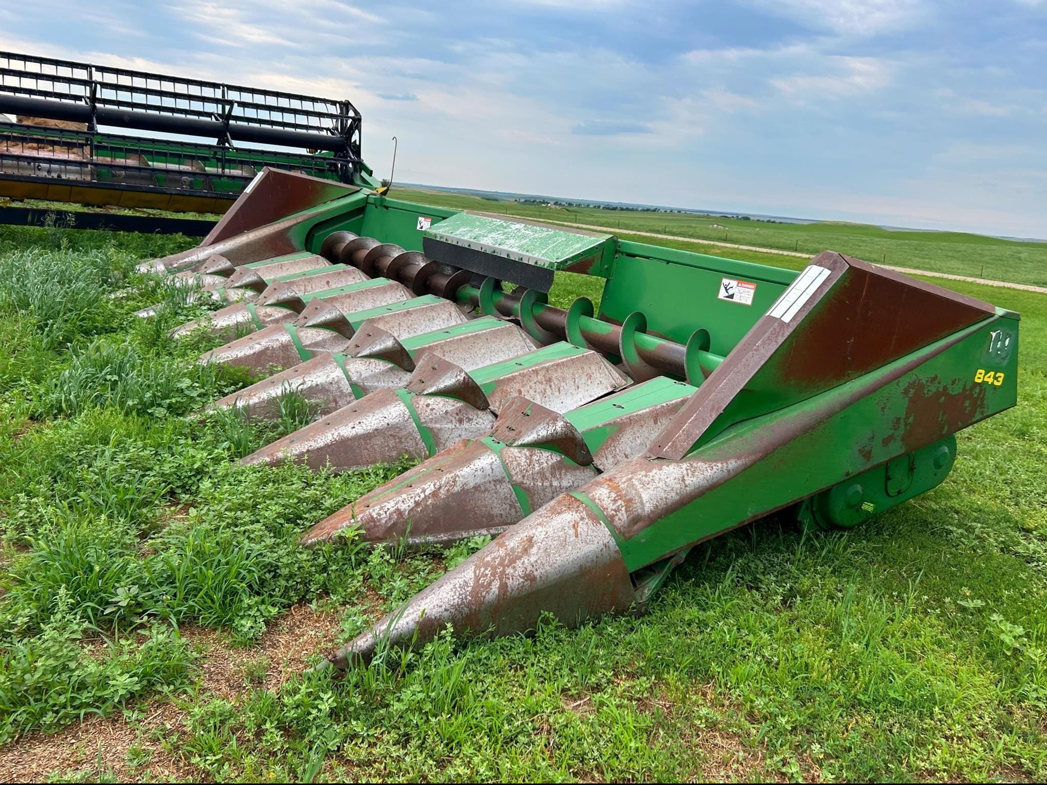 John Deere 843 Equipment Image0