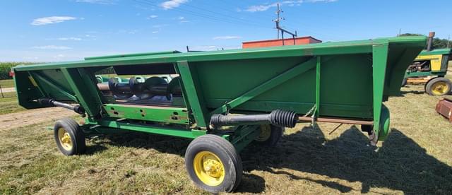 Image of John Deere 843 equipment image 4