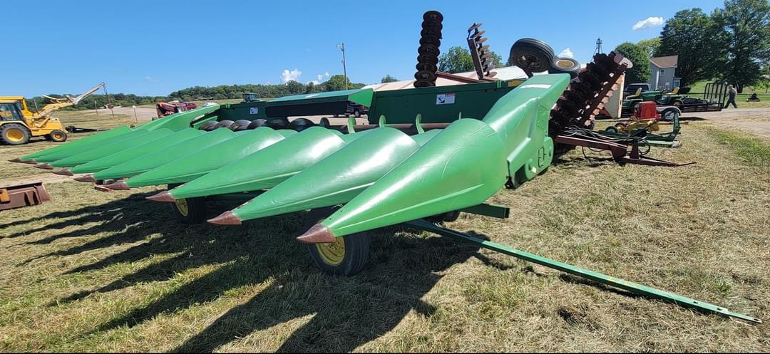 Image of John Deere 843 Primary image
