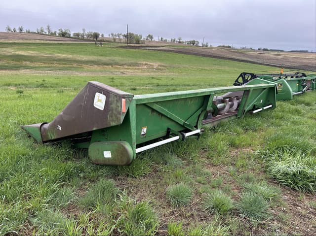 Image of John Deere 843 equipment image 4