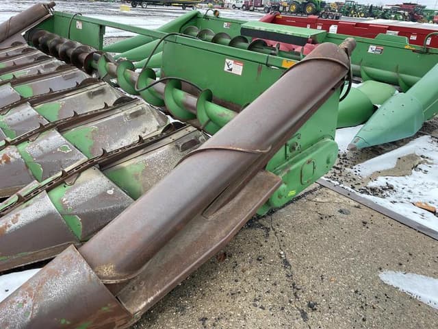 Image of John Deere 843 equipment image 1