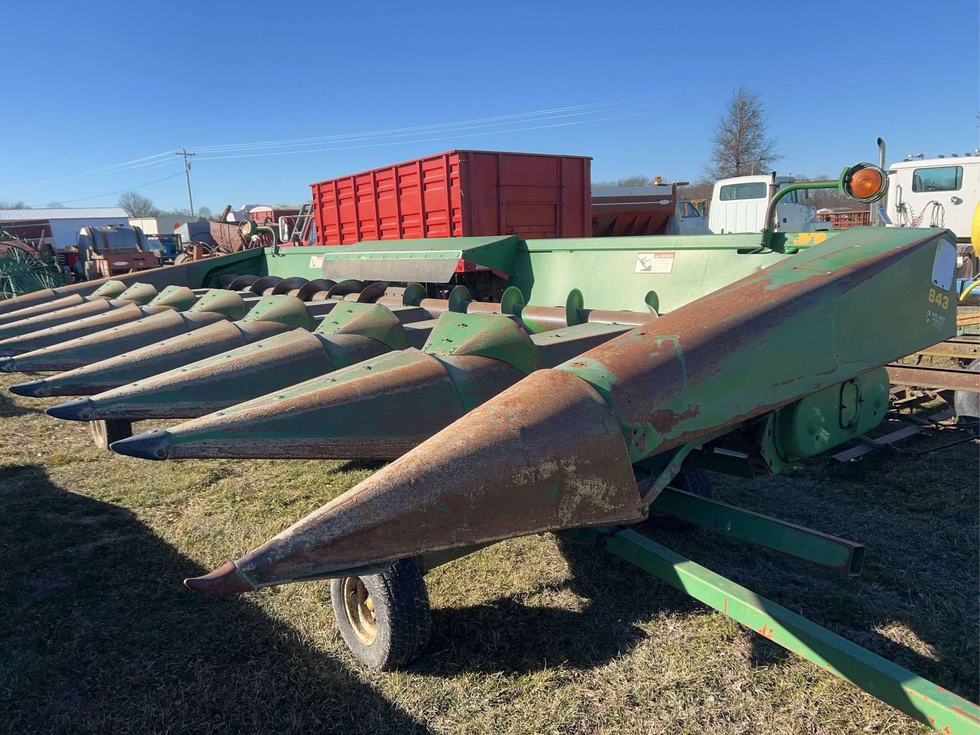 John Deere 843 Equipment Image0