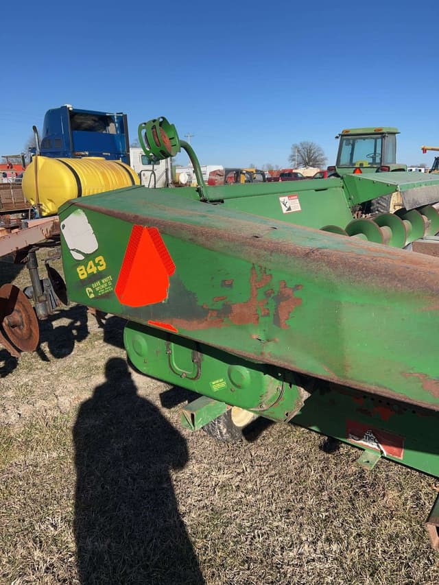 Image of John Deere 843 equipment image 4
