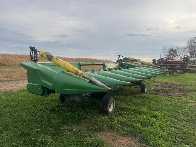 Image of John Deere 843 equipment image 3