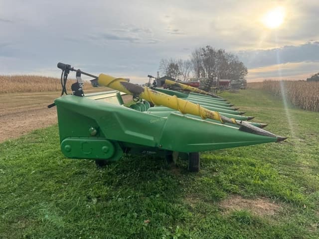 Image of John Deere 843 equipment image 4