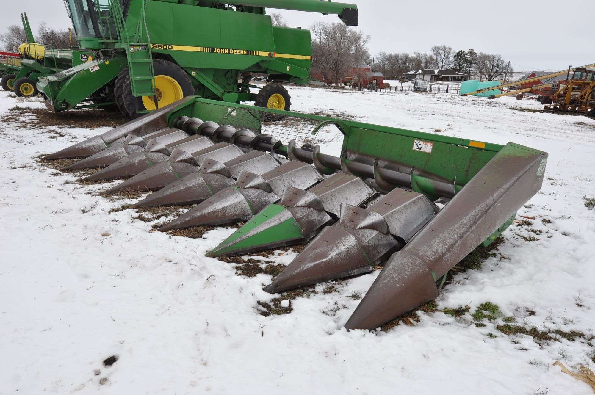 John Deere 843 Equipment Image0