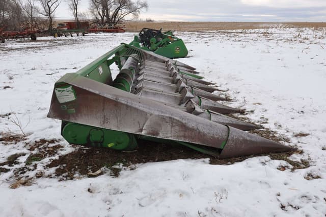 Image of John Deere 843 equipment image 4