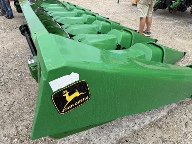 Image of John Deere 843 equipment image 2