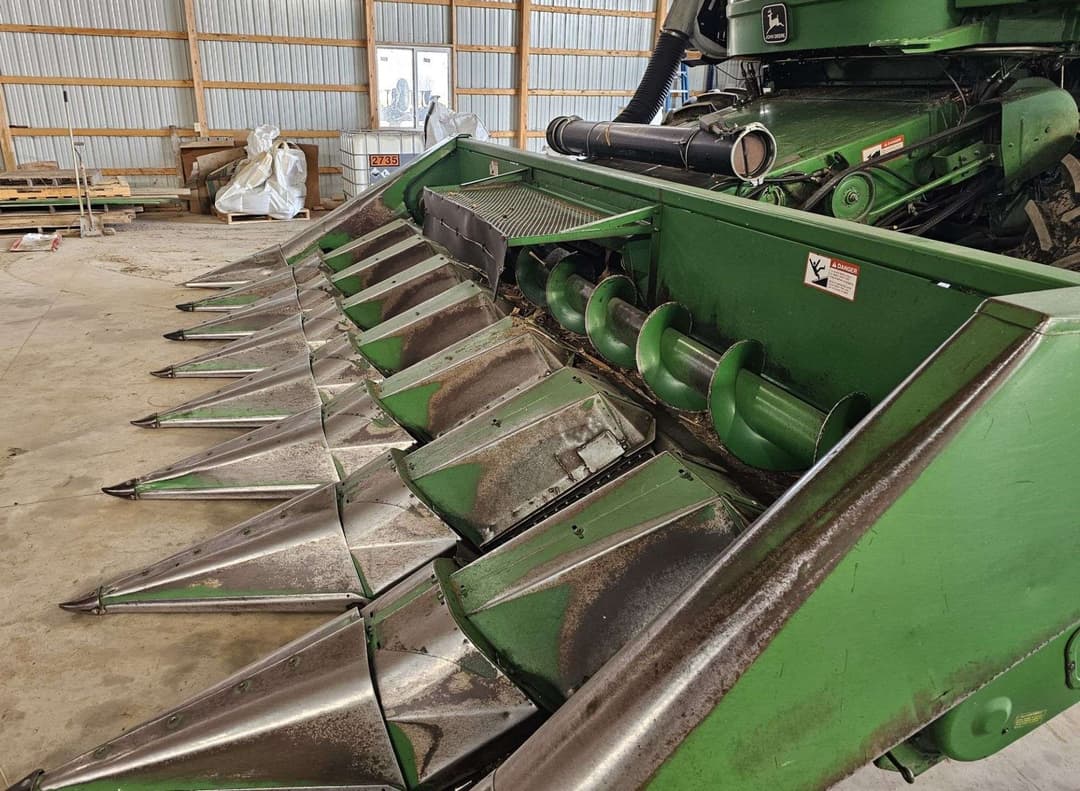 Image of John Deere 843 Image 1