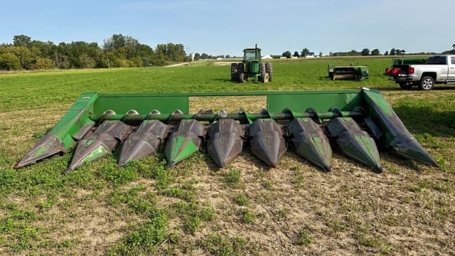 Image of John Deere 843 equipment image 1