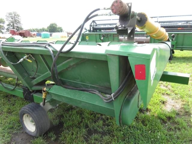 Image of John Deere 843 equipment image 4
