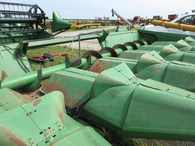 Image of John Deere 843 equipment image 2