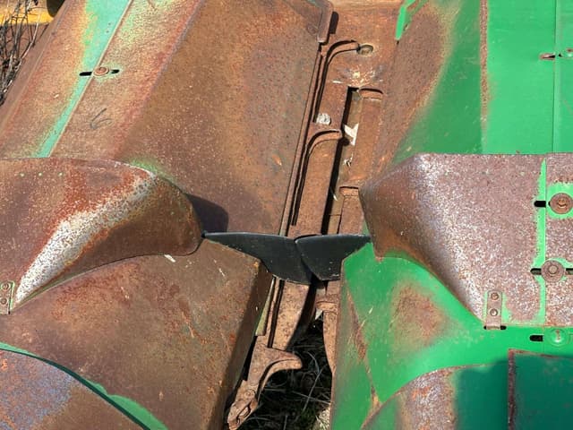 Image of John Deere 843 equipment image 3