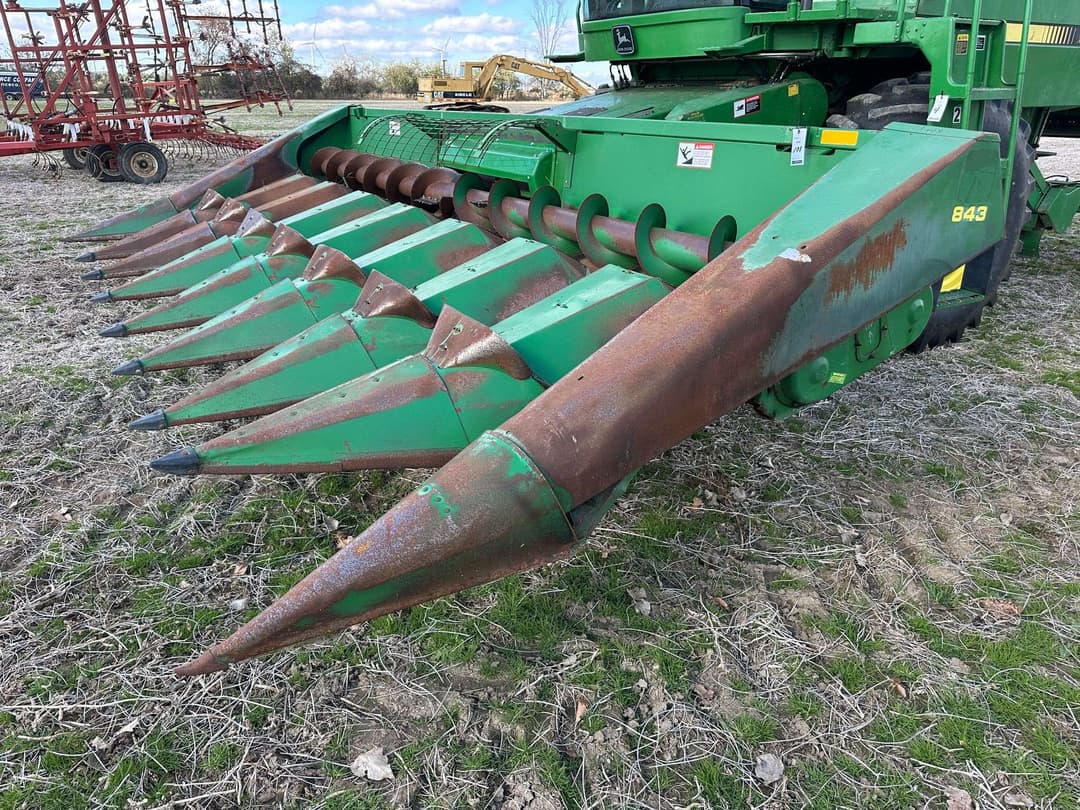 Image of John Deere 843 Primary image