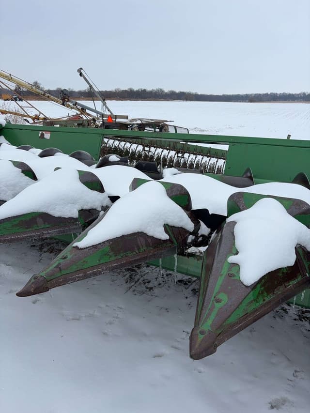 Image of John Deere 843 equipment image 4